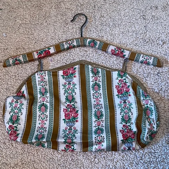Vintage French (?) clothes hanger with pocket floral stripe - Picture 2 of 11
